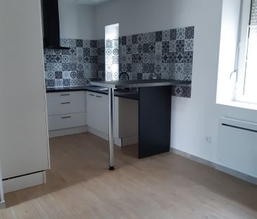 APPARTEMENT F3 / 51C rue de Paris 71530 CHAMPFORGUEIL - Photo 4