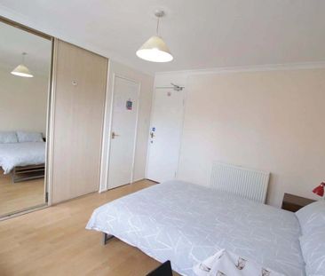 Room in a Shared Flat, Keith Court, G11 - Photo 4