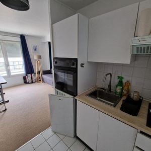 A LOUER AU CENTRE VILLE - STUDIO MEUBLE 18.61M² - Photo 2