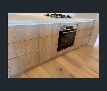 Lakeside Living 10km from Melbourne CBD!!! - Photo 2