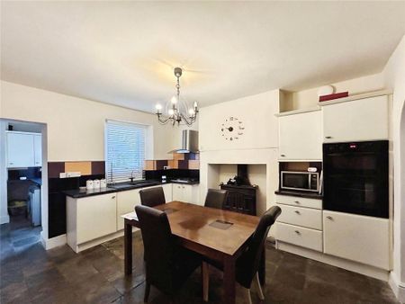 2 bedroom end of terrace house to rent - Photo 4