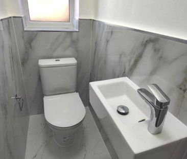 2 bed flat to rent - Photo 1