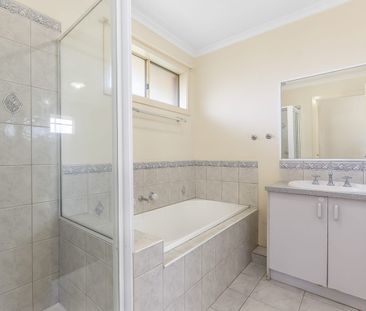 SPACIOUS 2 BEDROOM TOWNHOUSE - Photo 6