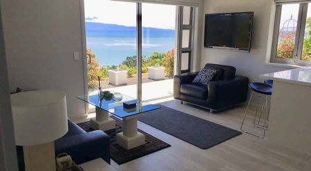 Calling on professional couple - Photo 5