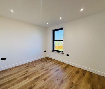 4 bedroom semi-detached house to rent - Photo 3