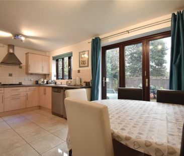 4 bedroom end of terrace house to rent - Photo 6