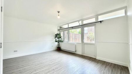 4 bedroom terraced house to rent - Photo 2