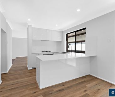 4 Bedroom 2 Bathroom in Parkwood - Photo 6