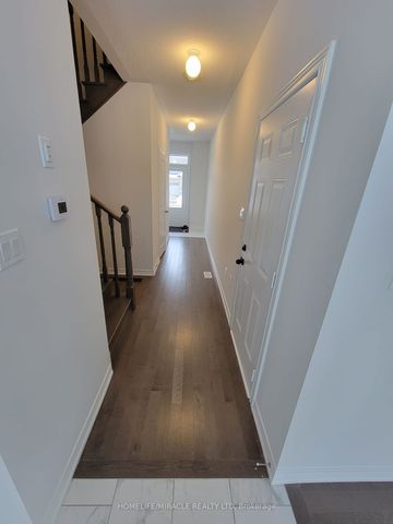 Townhouse For Lease | X8030976 - Photo 2