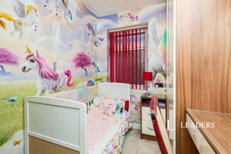 4 bedroom detached house to rent - Photo 4