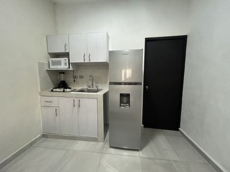 Departamento tipo estudio, todos los servicios incluidos, a 1 calle de Los Casinos. - Photo 4