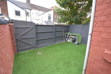 3 bedroom terraced house to rent - Photo 2