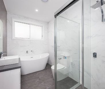 Contemporary Living - Photo 5