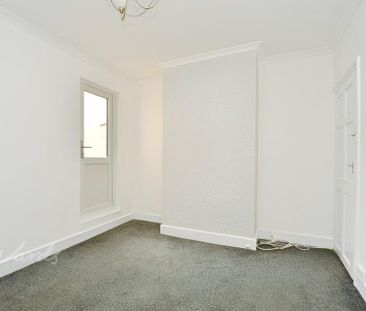 3 bedroom end of terrace house to rent - Photo 3