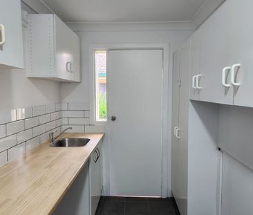 STYLISH FAMILY HOME READY TO MOVE IN - Photo 6