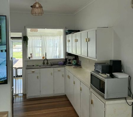 Quaint Cottage with Granny Flat - Photo 4