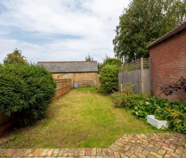 4 bedroom semi-detached house to rent - Photo 2