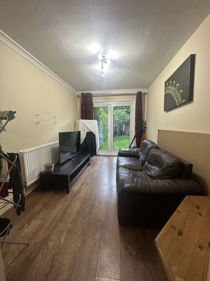 5 Bed Semi-Detached House, Laverstoke Gardens, SW15 - Photo 1