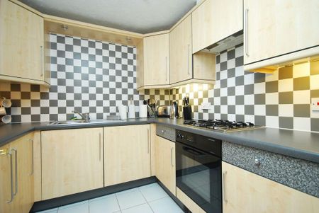 2 bedroom flat to rent - Photo 4