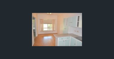 EXTRA LARGE FAMILY HOME - Photo 4