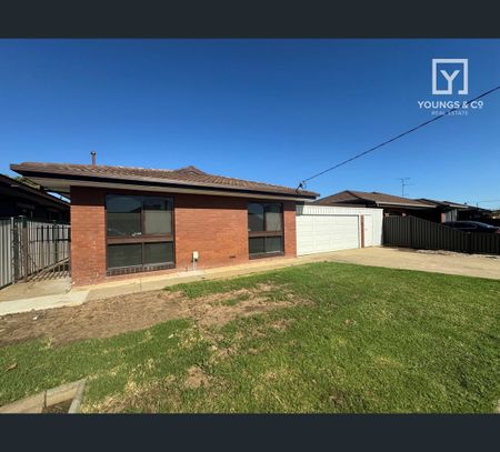 5 Walnut Ct, Shepparton, Vic 3630 - Photo 4