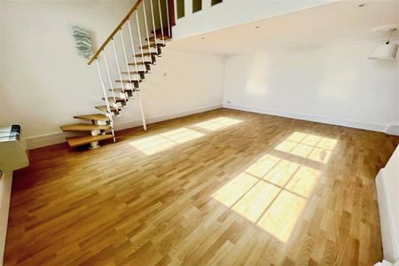 3 bedroom flat to rent - Photo 4