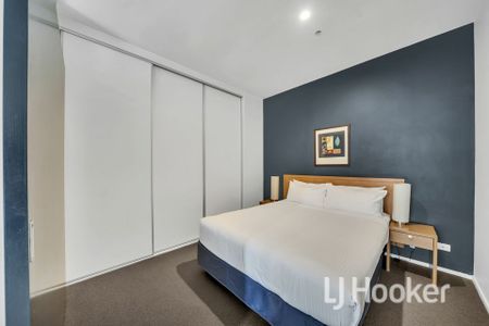 Electricity & Water Bills Included - Spacious Paris End Living � Fully Furnished Residence. - Photo 4
