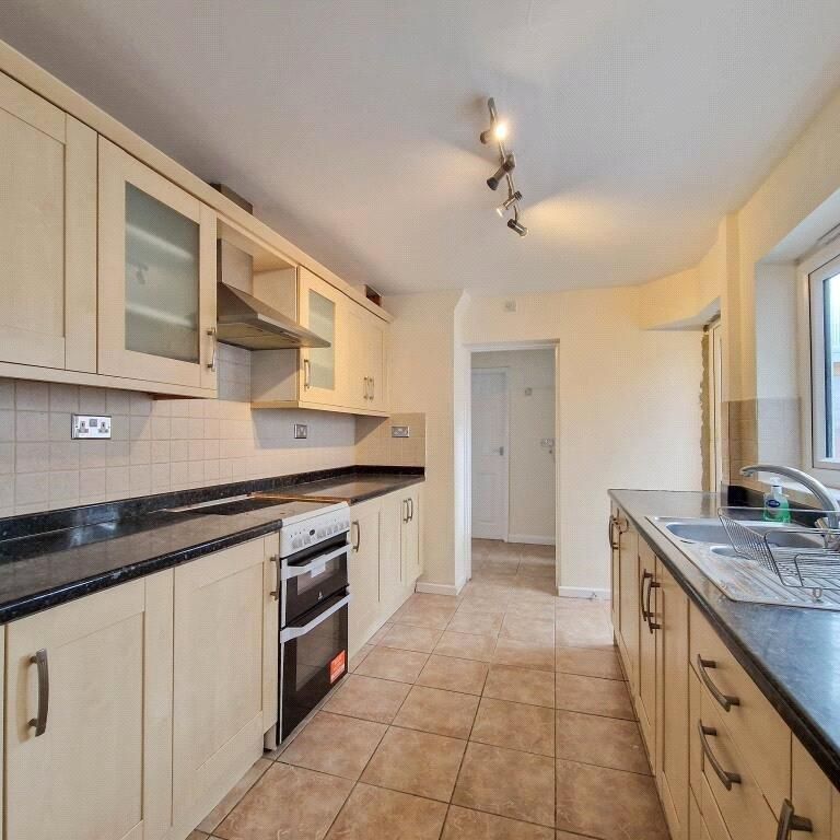 3 bedroom terraced house to rent - Photo 1