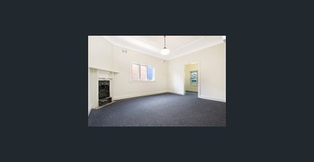 Top Floor Bright and Spacious Two Bedroom Apartment - Photo 3