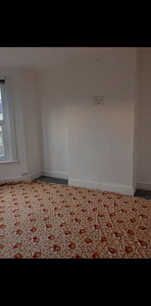 Room in a Shared House, Clandon Road, IG3 - Photo 1
