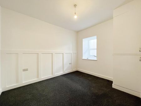 3 bedroom flat to rent - Photo 3