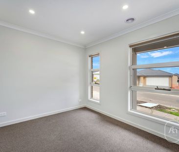 Stylish and Spacious Living in the Heart of Truganina I 3Bed 2Bath ... - Photo 3