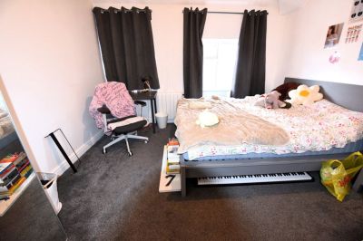 2 bedroom Flat in Flat 3, Leeds - Photo 3