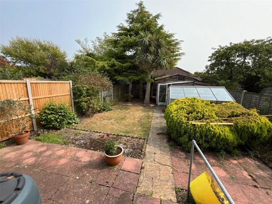 2 bedroom bungalow to rent - Photo 1