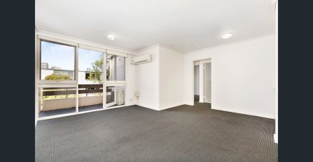 BRAND NEW RENOVATED BATHROOM, SECURE TWO BEDROOM SPACIOUS APARTMENT - Photo 5