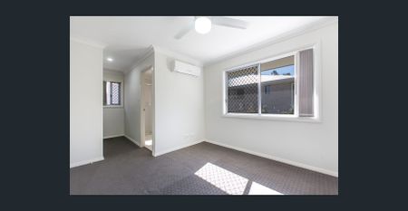 BRIGHT, SPACIOUS, AIRY TOWNHOUSE - Photo 2