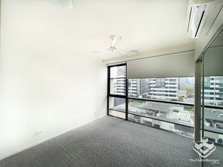 Spacious 3-Bedroom Apartment in Prime South Brisbane Location - Photo 2