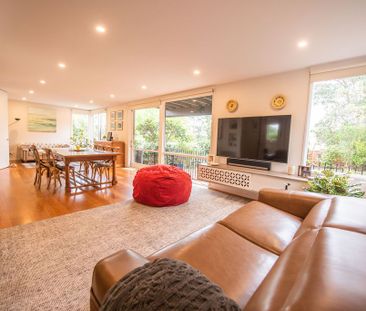 Fully Furnished, Stunning Family Home - Photo 5