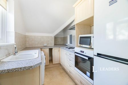 2 bedroom flat to rent Clifton Road, Kingston, KT2 - Photo 4