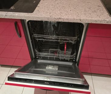 Schöne 2-Zimmer-Wohnung mit Balkon und großer Grünfläche - Photo 2