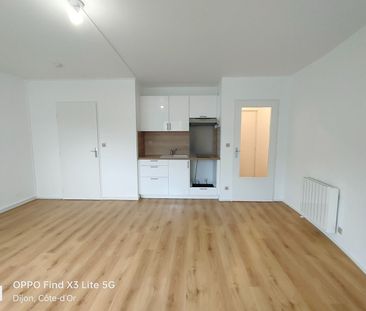 Location Appartement 1 pièce 31m² - Photo 2