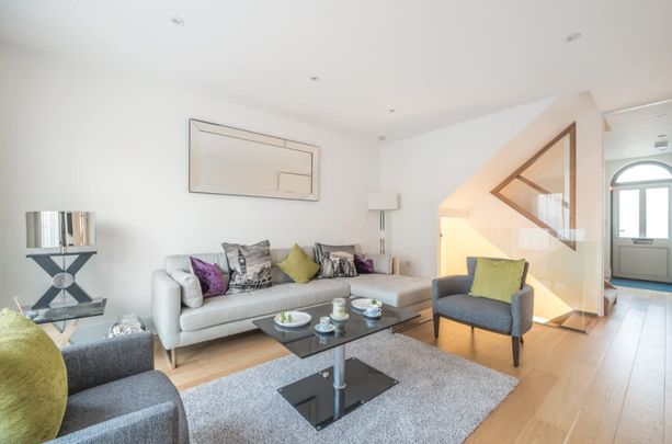 Greenwich High Road Maitland Close SE10 - Photo 1