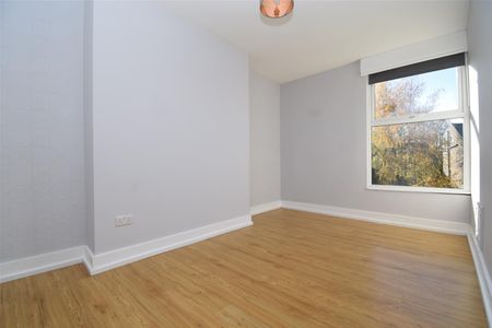 College Grove View, Wakefield - Photo 3