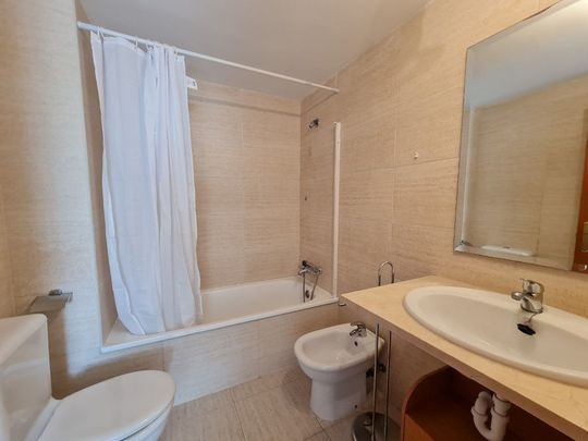 Piso de alquiler en Palau - Photo 1