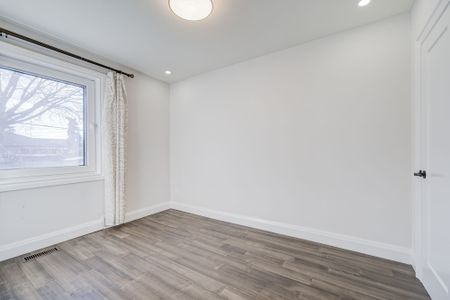 For Lease - 203 Van Dusen Boulevard, Toronto, Ontario - Photo 3