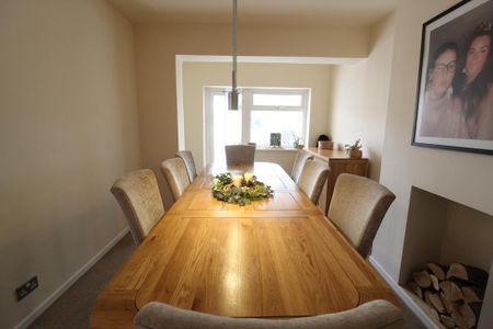 3 bedroom semi-detached house to rent - Photo 5