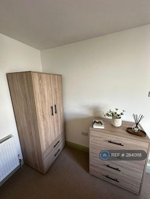 1 bedroom in a house share to rent - Photo 1
