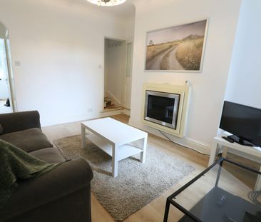 Terraced House to rent on - Photo 2
