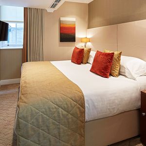 A luxury two-bedroom apartment situated just off Bow Lane in the heart of London, EC4M - Photo 2