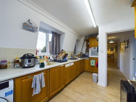 2 bedroom flat to rent - Photo 4